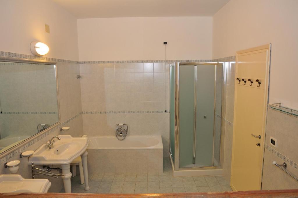 Hotel Tirreno Forte dei Marmi Bilik gambar